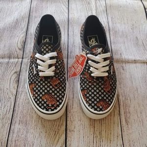 Womens shoes size 5